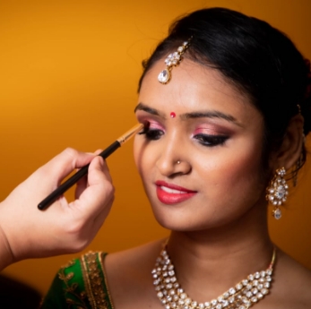makeup artist in New Delhi, makeup artists in New Delhi, makeup artist New Delhi, bridal makeup artists near me, Fashion makeup artist in banglore